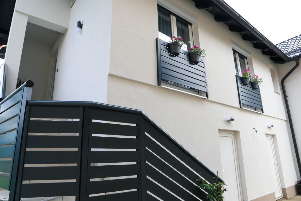 Flora Studio Apartments Korenica Exterior photo